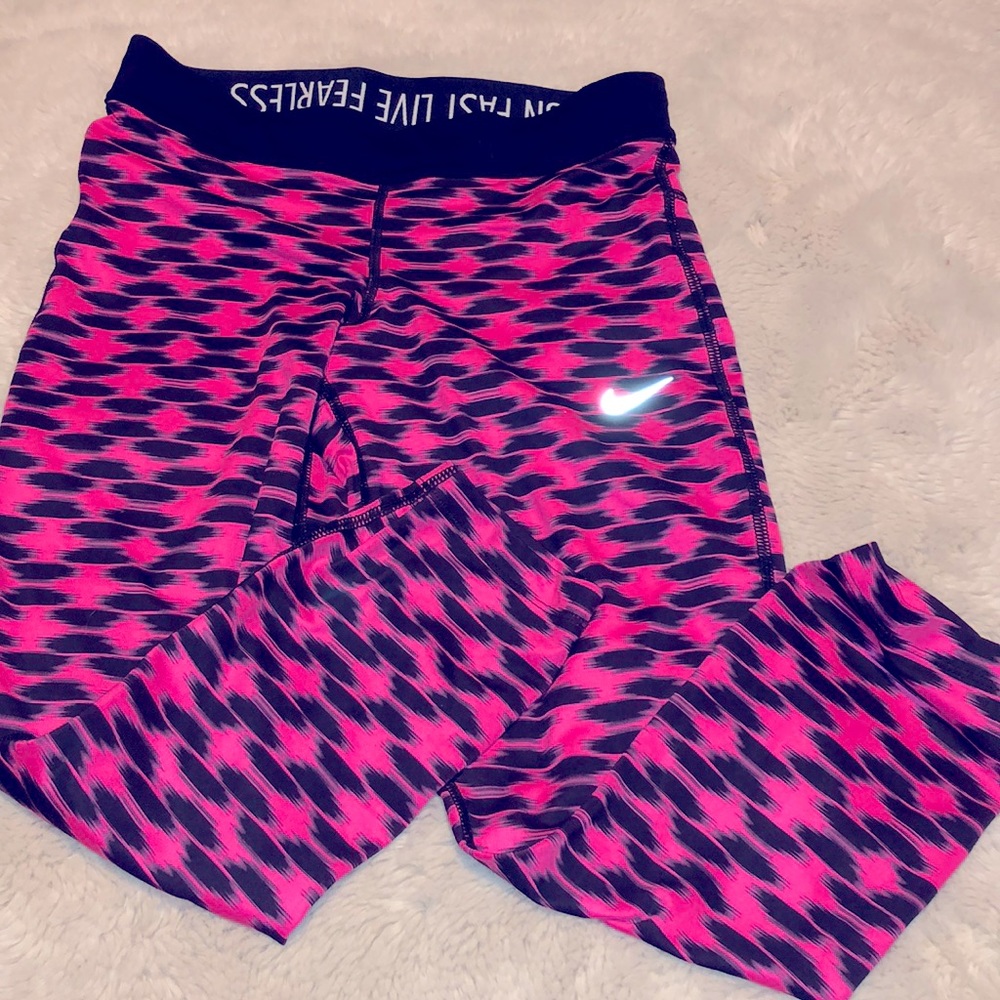 Nike pink capri leggings